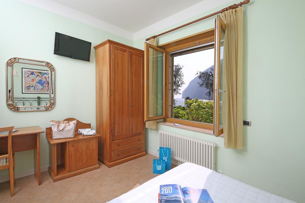 Torre Degli Ulivi Bed and Breakfast Tignale Buitenkant foto